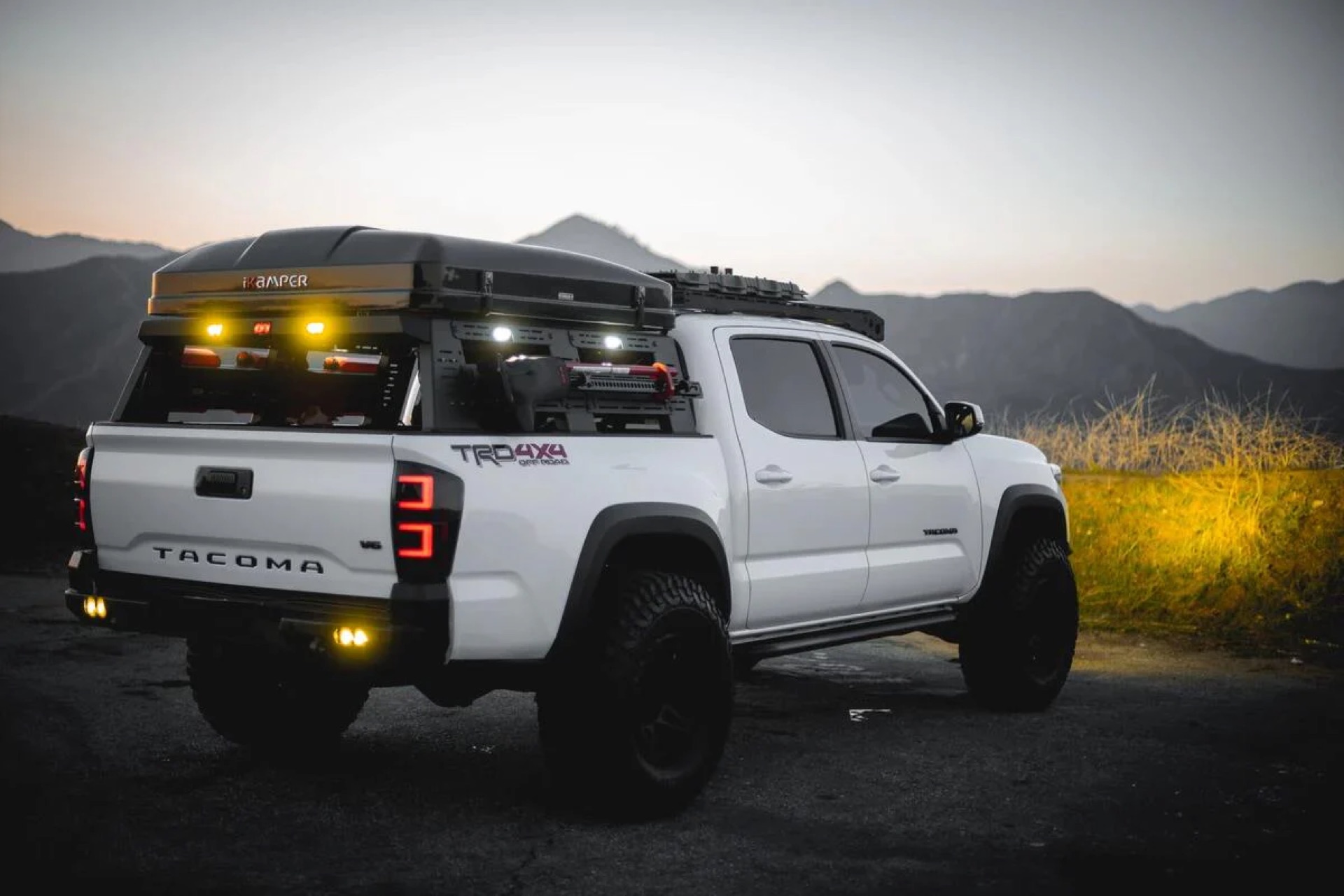 Chase light configurations